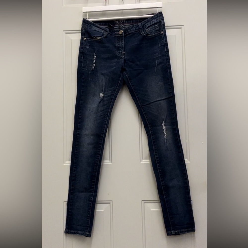 distressed skinny jeans